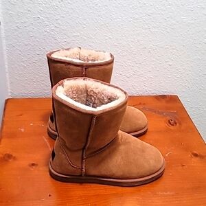 BEACH FEET ANKLE BOOTS WOMEN'S SUECE UPPER SHEEP SKIN/WOOL LINING IN TAN SIZE 6